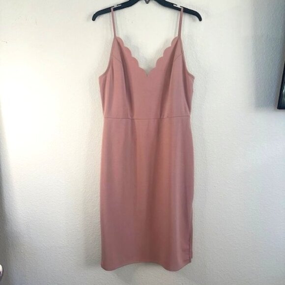 SOCIALITE ‎ laser cut scallop bodycon - Picture 2 of 7